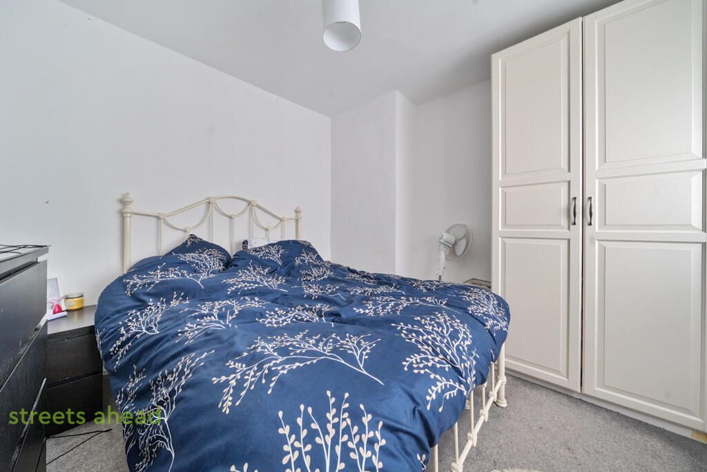 Crowley Crescent, Waddon, Croydon, CR0 photo 3