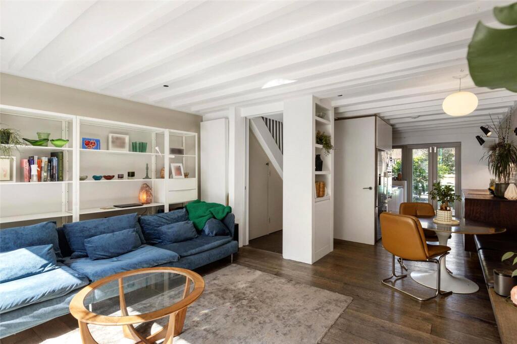 Greenham Close, London, SE1 - More