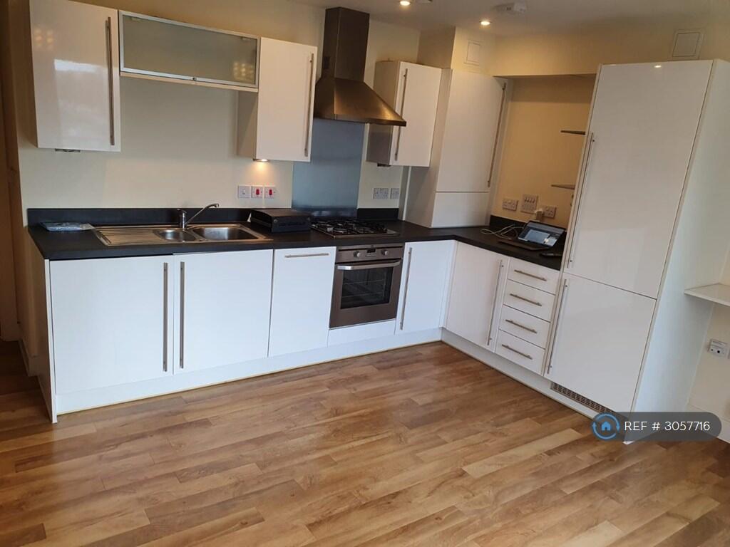 Apartment in Reigate and Banstead, Surrey - View 3