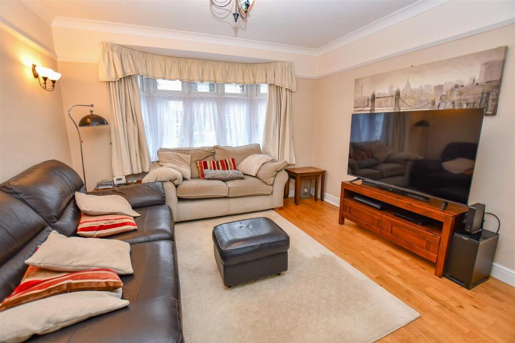 Kings Road, London Colney, AL2 photo 2