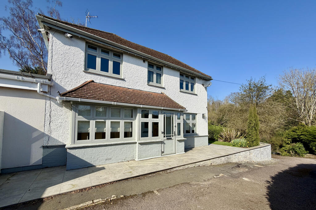 Main image of property: London Road, Hythe, Kent