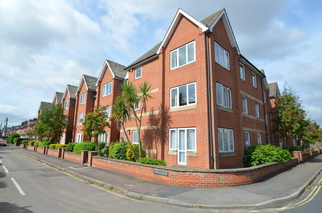 2-bed flat on Homeorr House, Felix Road, Felixstowe, £139,950