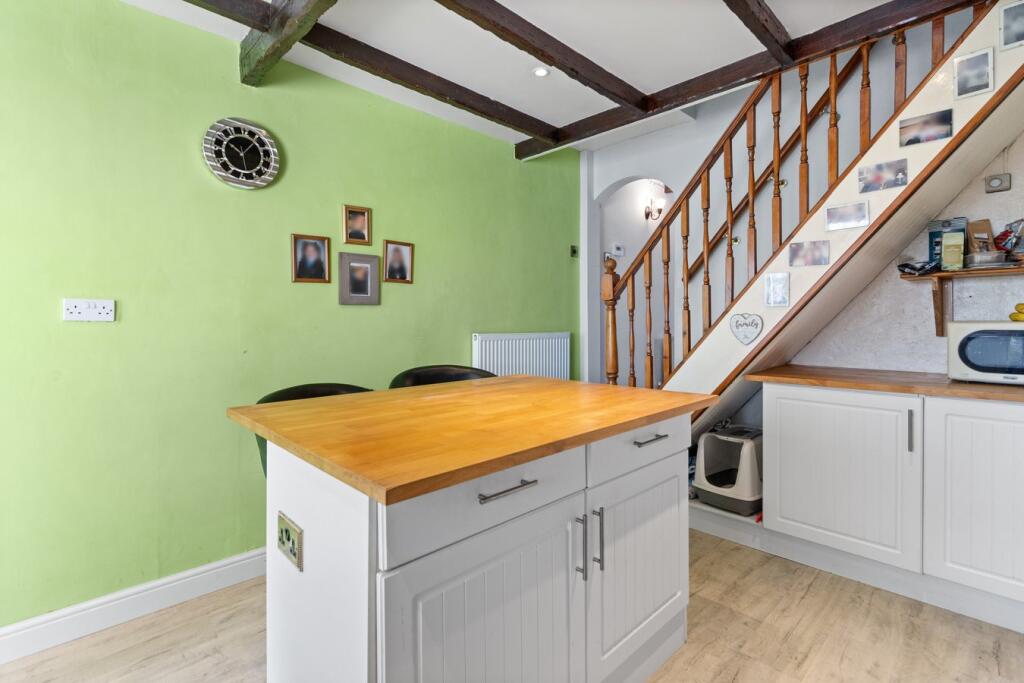 Gordon Road, Hailsham, BN27 - More