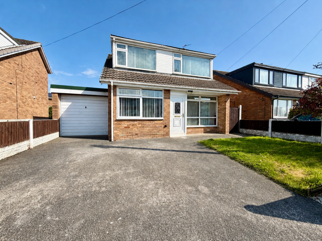 3-bed detached on Wyreside Drive,  Hambleton, FY6, £225,000