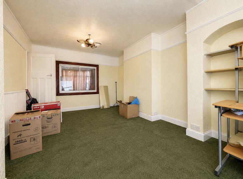 House in Luton - View 4