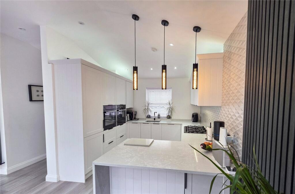 House in London, Mercator Estate, Hither Green - View 6