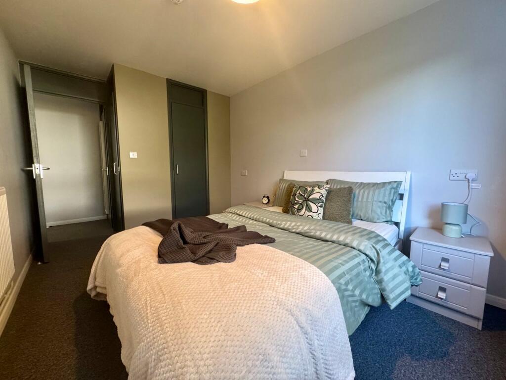 Apartment in Nottingham, Clifton - More