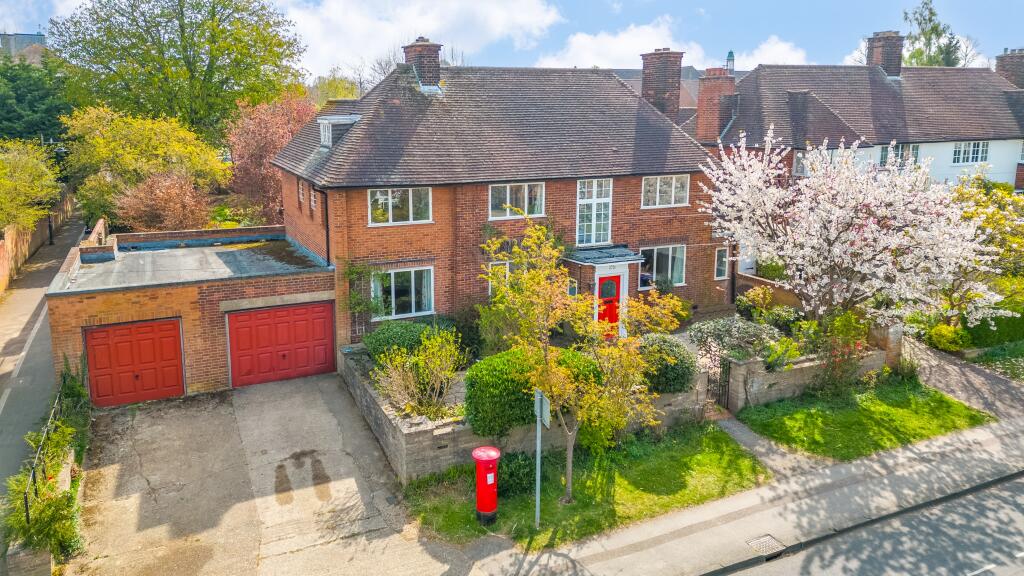 Main image of property: Broadwater Avenue, Letchworth