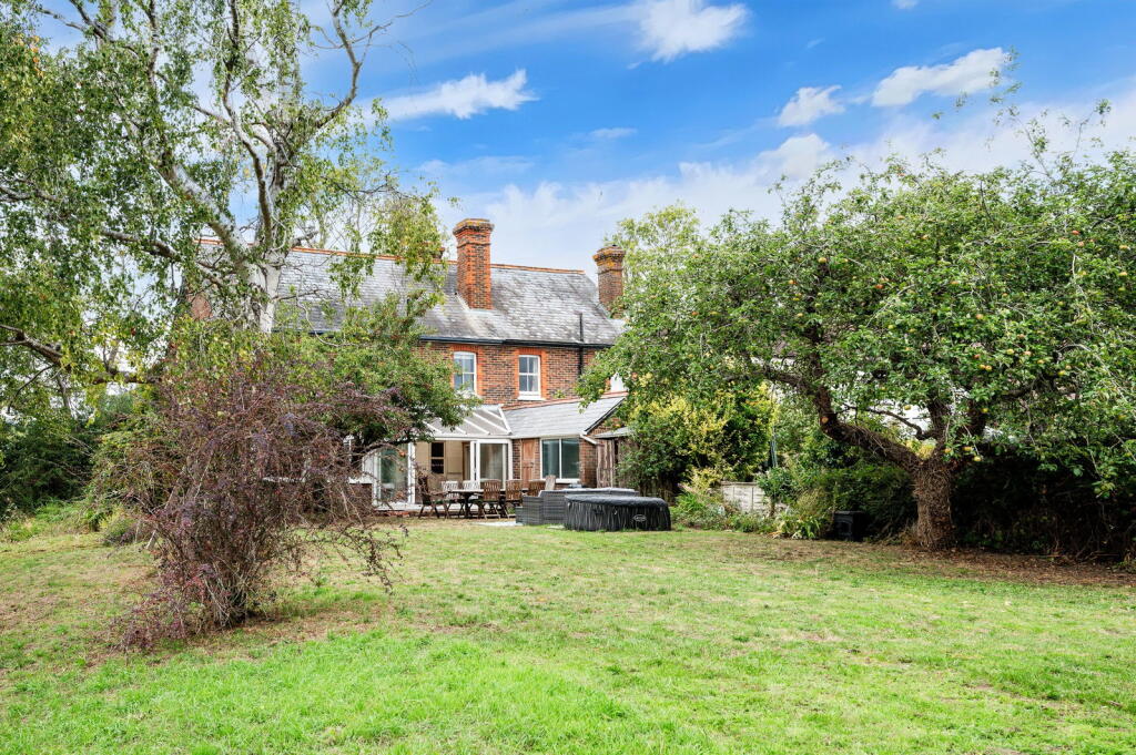 House in Tandridge, Hurst Green, Oxted - View 3