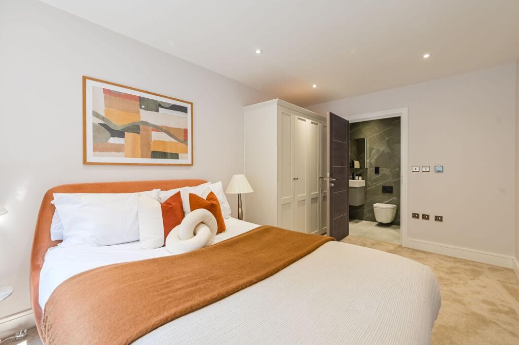 Apartment in London - View 3