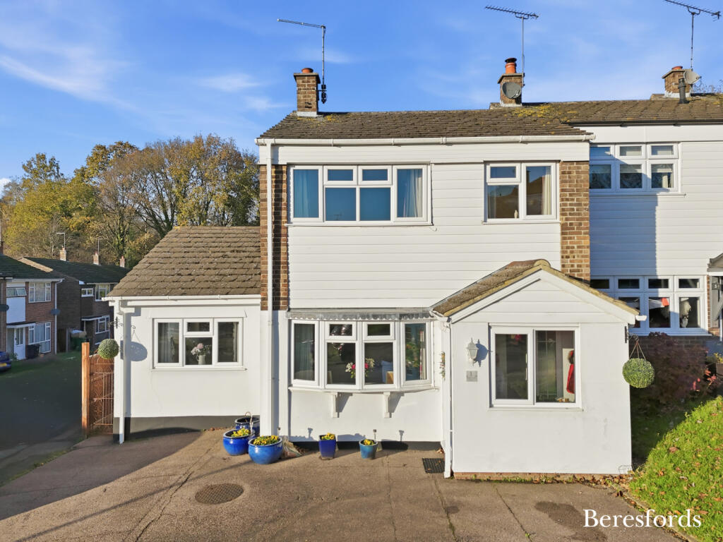 3-bed terraced on Holbrook Close, Billericay, CM11, £455,000