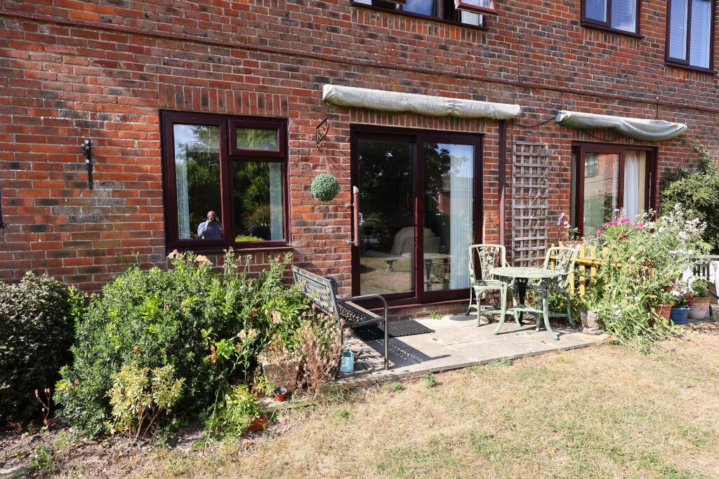 Apartment in East Hampshire, Clanfield - View 6
