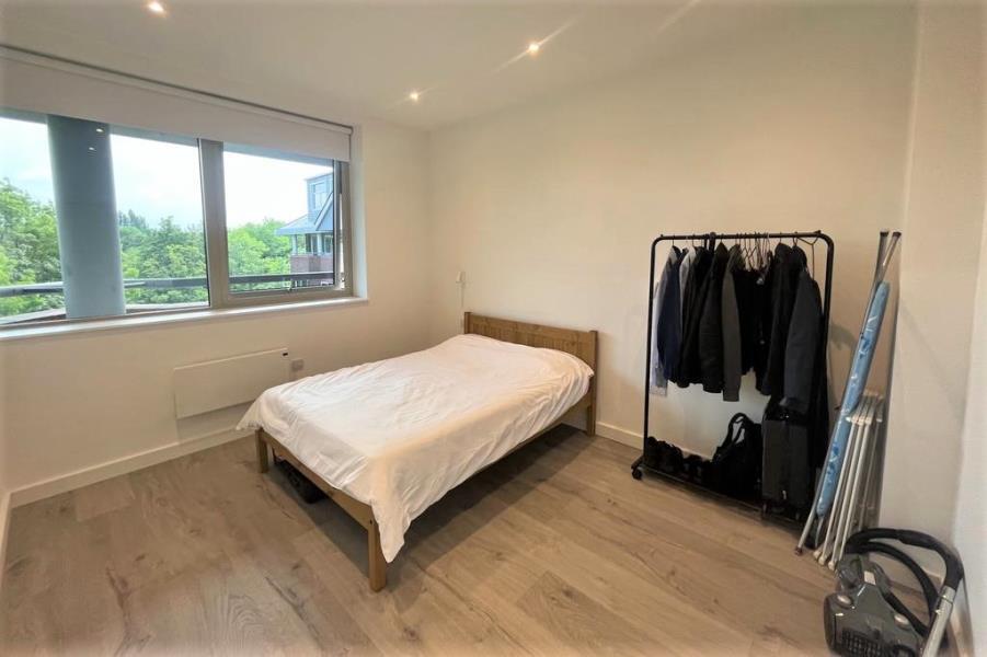 Apartment in Guildford, Surrey - View 4