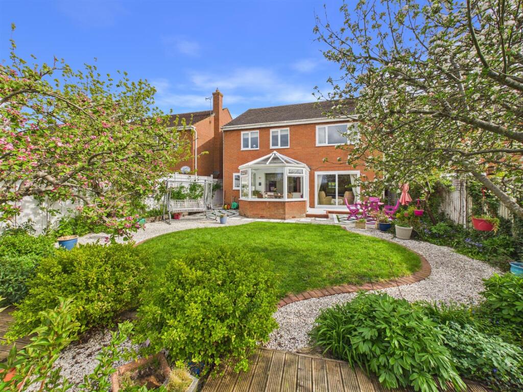 House in Hemel Hempstead, Watermead - View 2