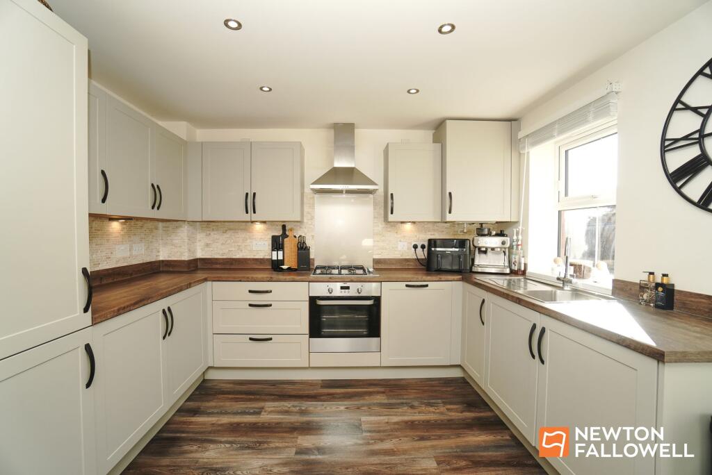 Pankhurst Close, East Leake, LE12 photo 4