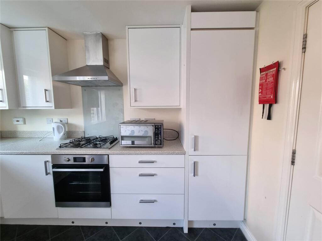 5 bedroom end of terrace house for rent