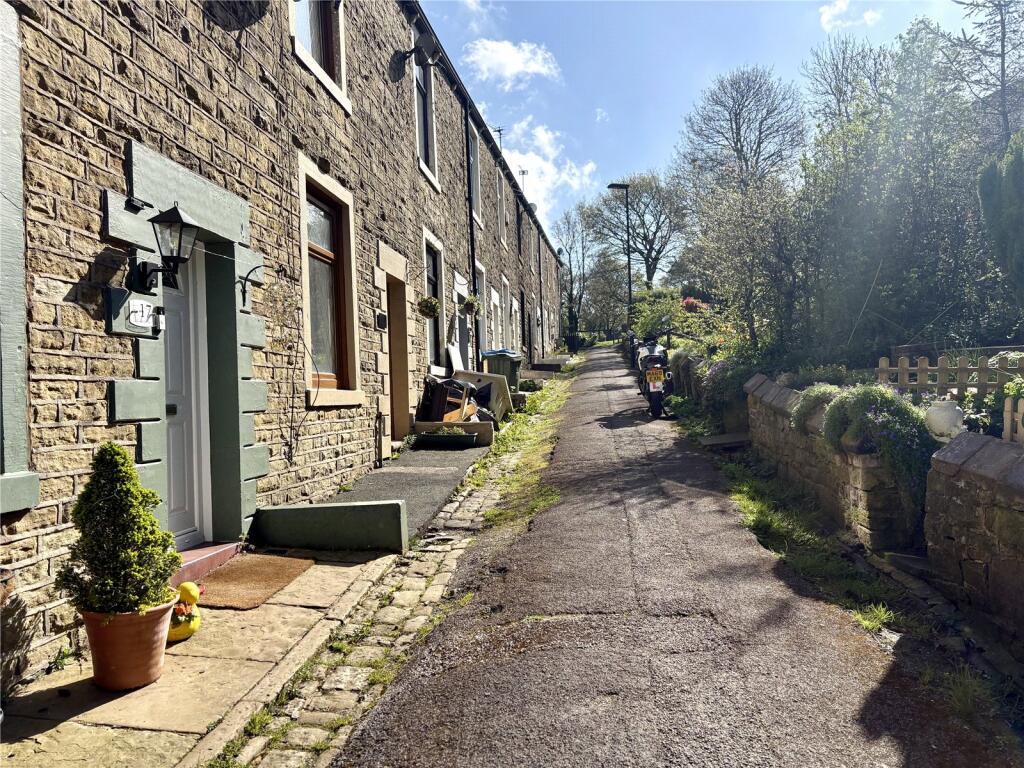 Main image of property: Alexandra Terrace, Oldham, Greater Manchester, OL4