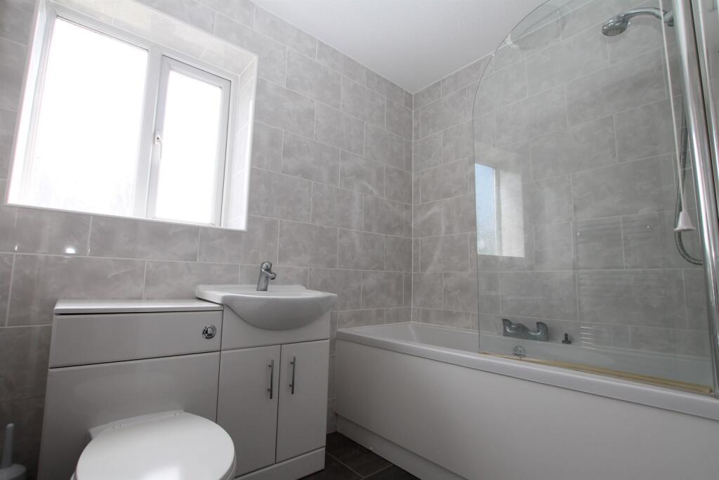 House in Hull - View 3