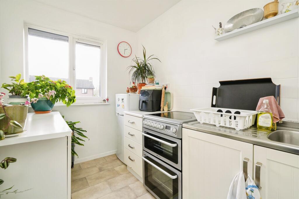 Apartment in South Oxfordshire, Didcot - View 5