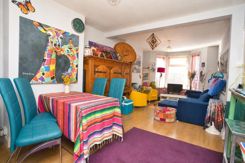 House in Dover, Tower Hamlets - View 4