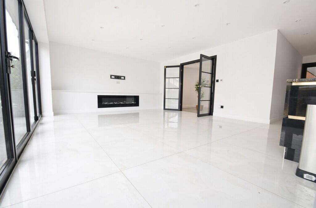 House in Twickenham - More