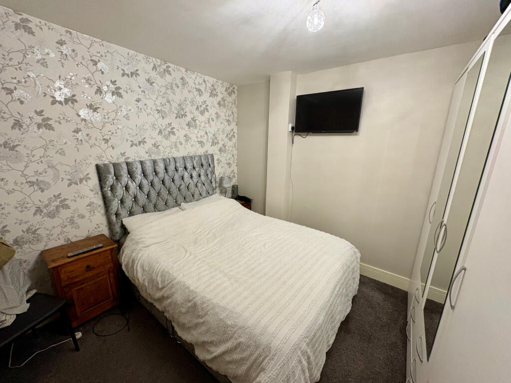 Apartment in Hull - View 5
