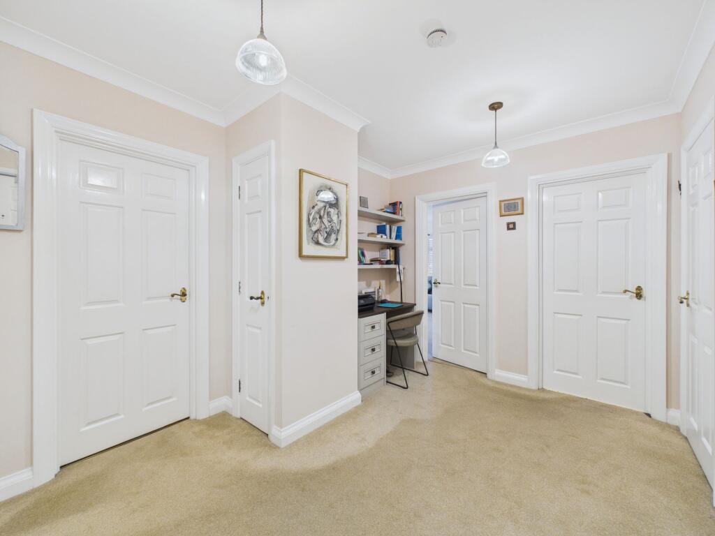 Apartment in Eastbourne, East Sussex - View 5