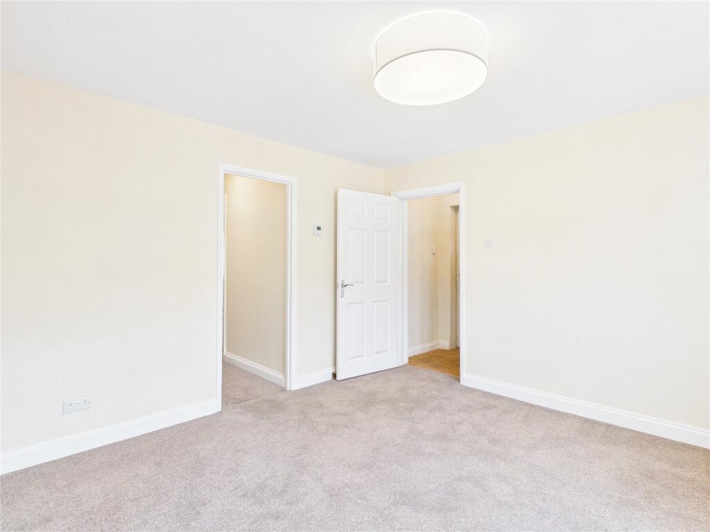 Apartment in Reigate and Banstead, Merstham - View 4