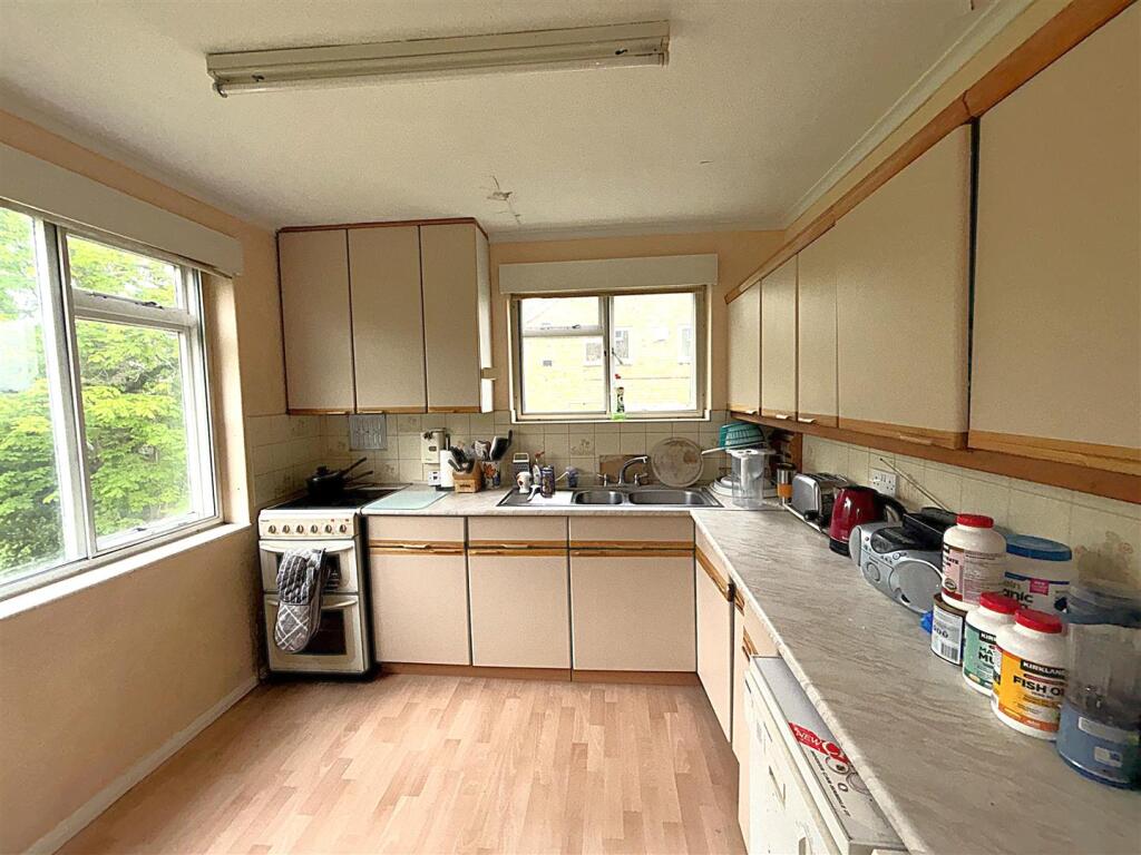 Apartment in London, Shortlands - View 4