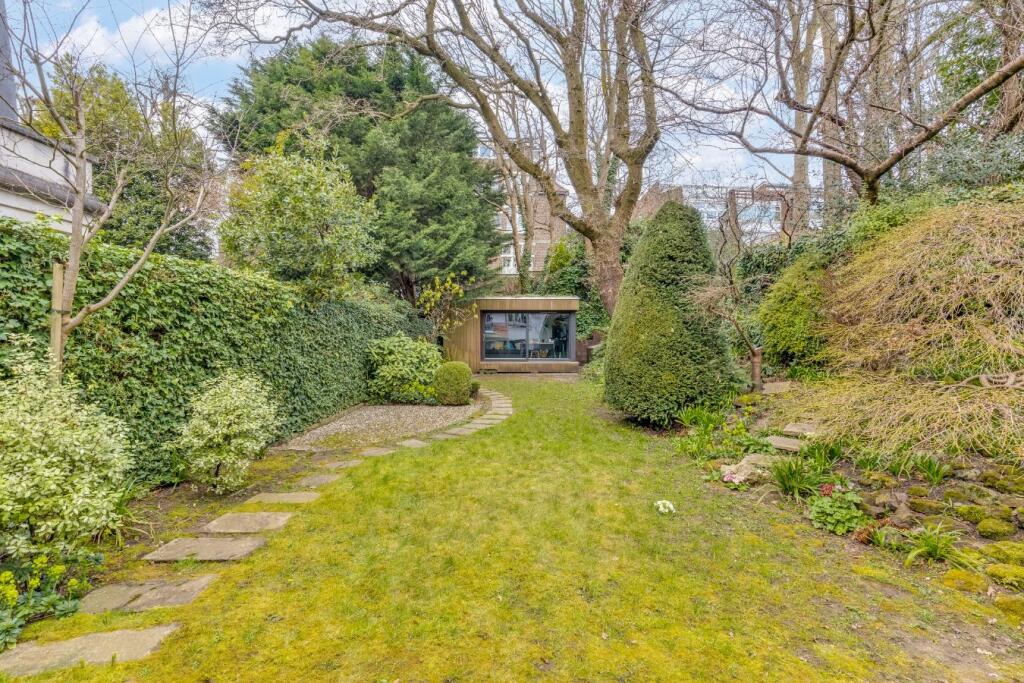 3 bedroom end of terrace house for rent