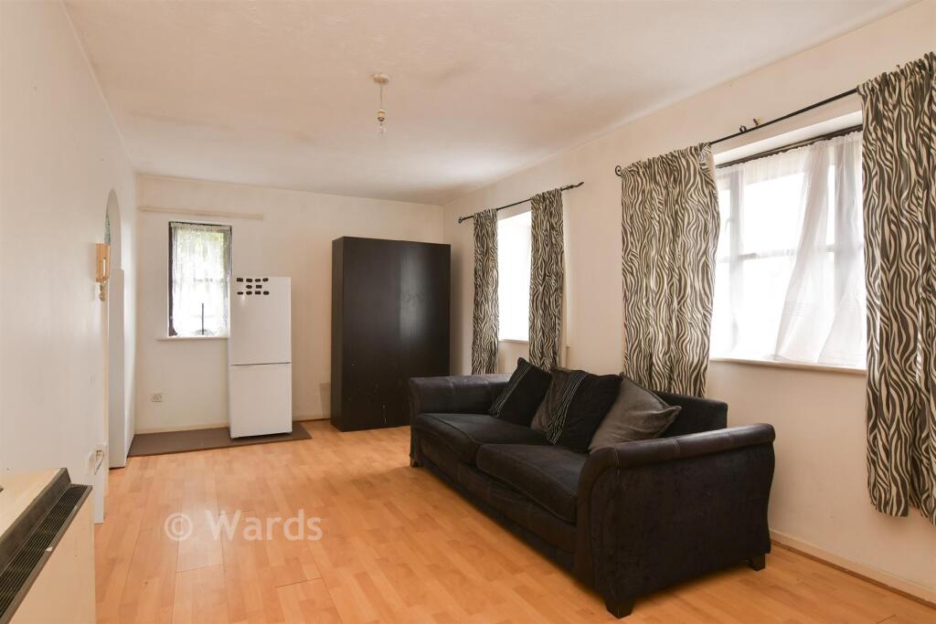 Apartment in Dartford, Kent - View 3