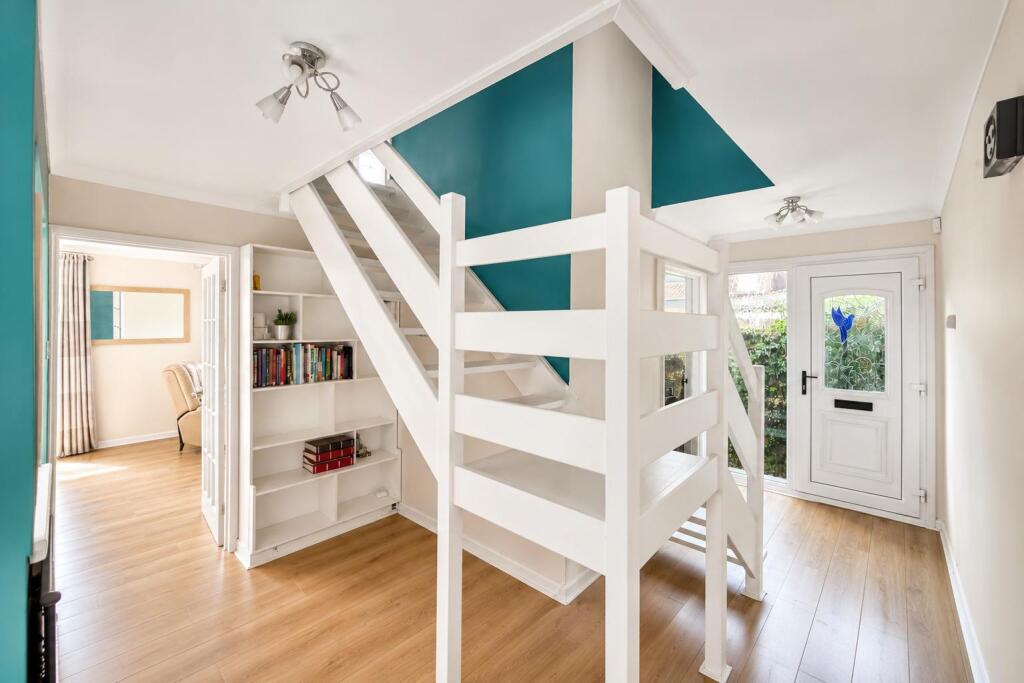 House in Irthlingborough, Crow Hill - View 5