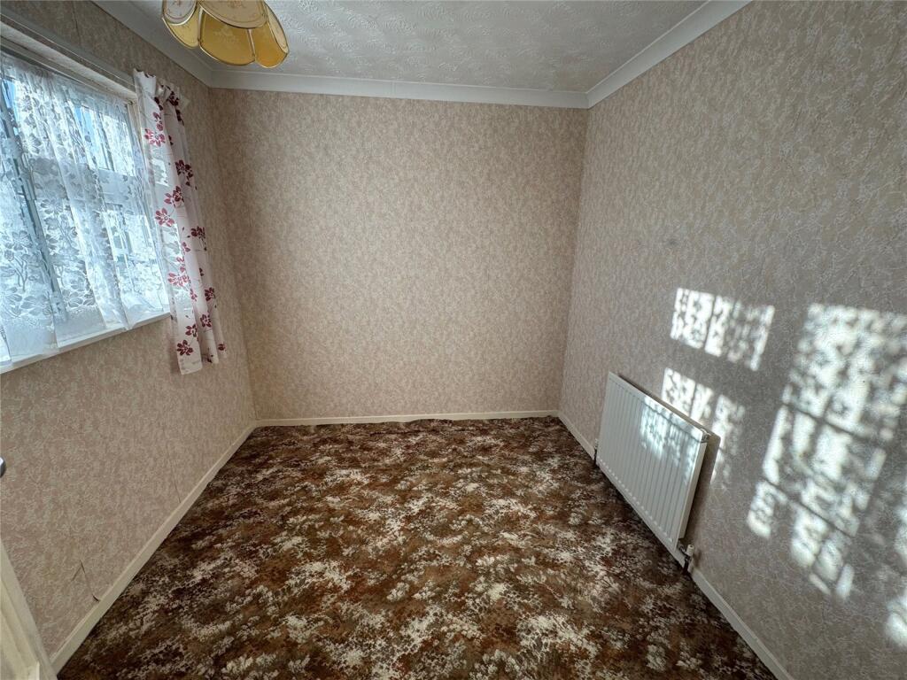Wardley Close, Park South, Swindon, SN3 - View 6
