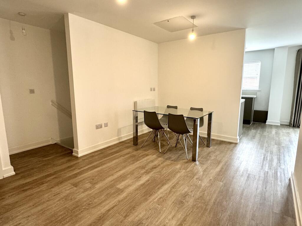 Apartment in Redhill - View 5