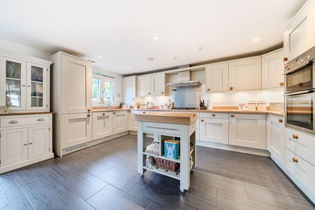 House in Gravesham, Northfleet - View 4
