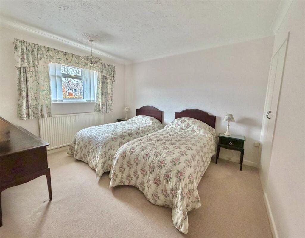 House in Southampton - View 4