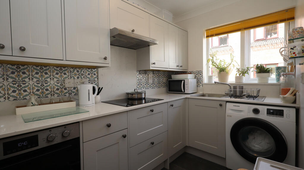 House in Glastonbury, Somerset - View 2