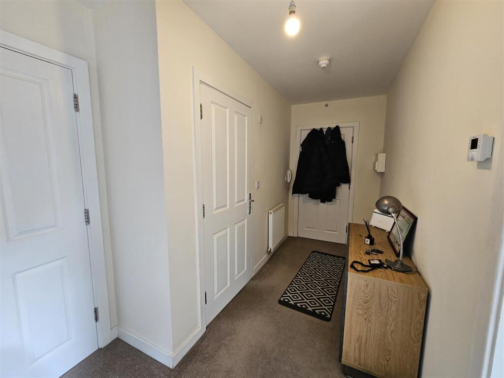 Porters Way, Polegate photo 5