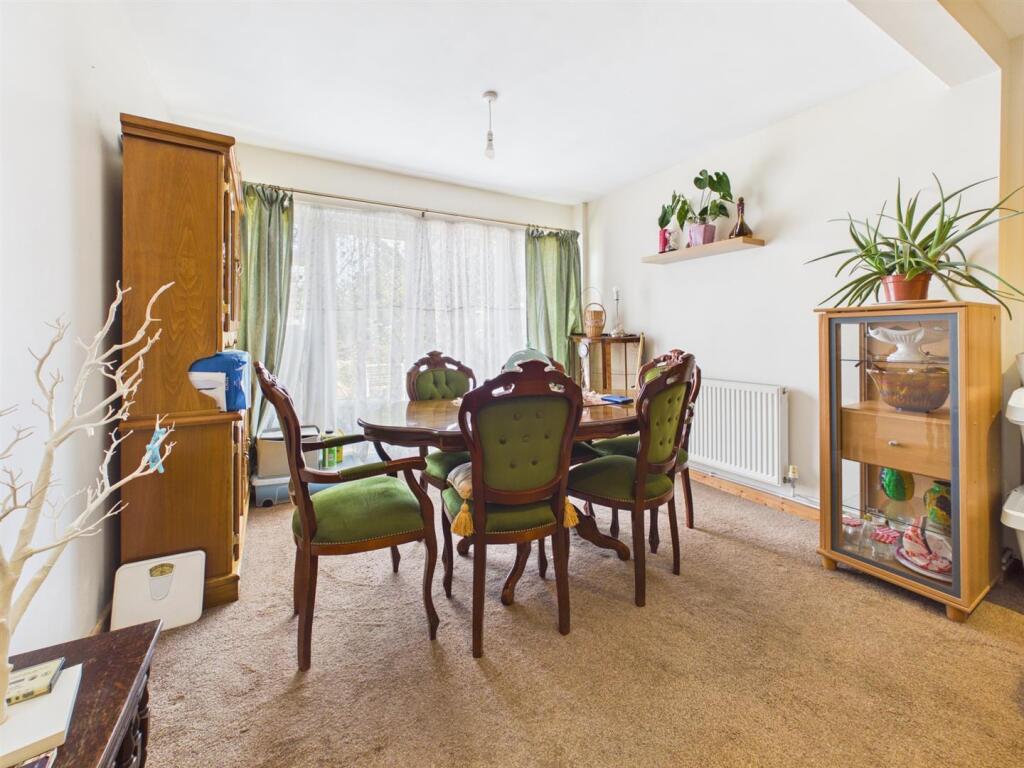 Stoneham Close, Tilehurst, Reading photo 4