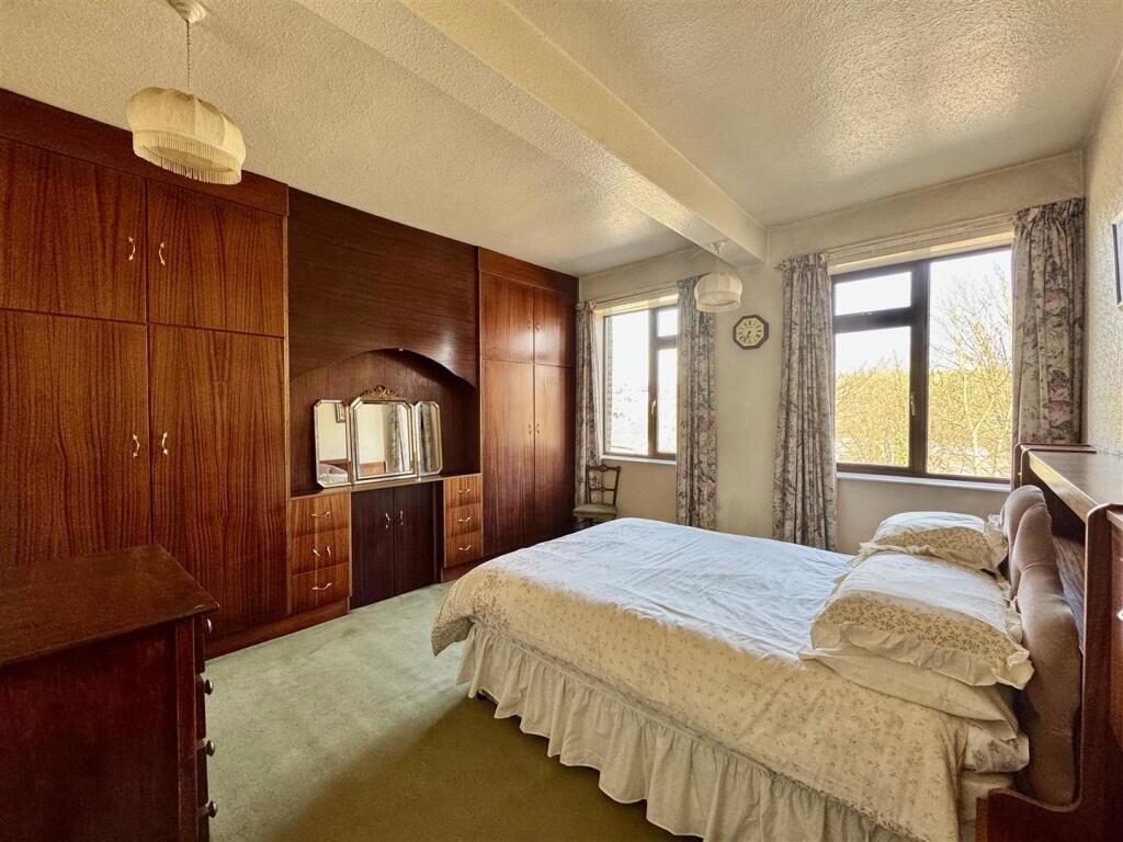 Manchester Road, Huddersfield, West Yorkshire, HD4 5SL - More