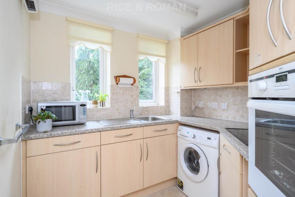 Oaktree Court, Addlestone photo 4