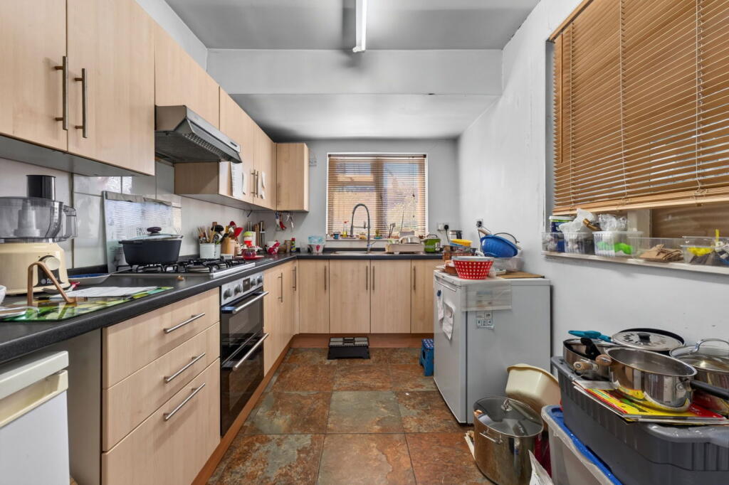 House in Kettering, Brambleside - More