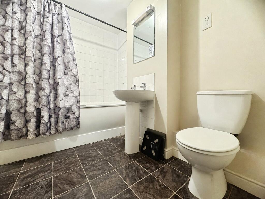 Apartment in Rushmoor, Hampshire - More