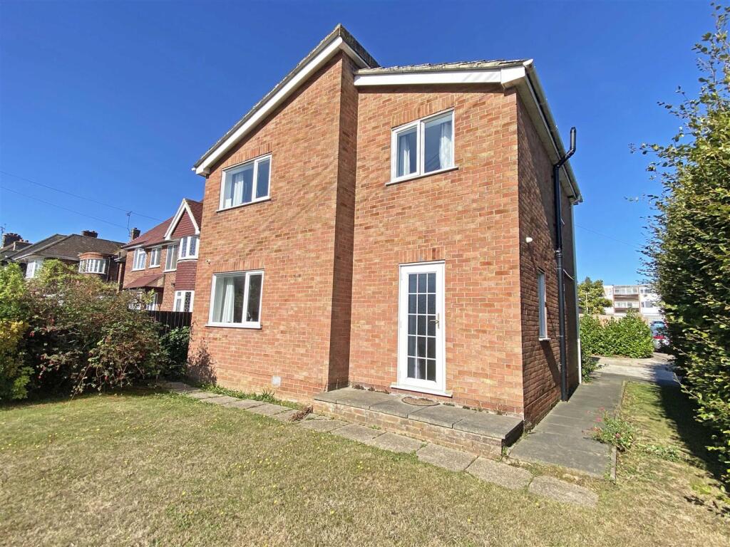 6 BEDROOM H.M.O (or Family Home) on Darrell Close, Chelmsford photo 5
