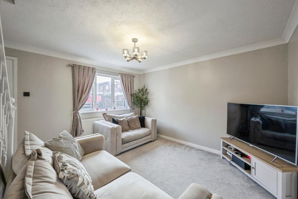 House in Doncaster, Rossington - View 2