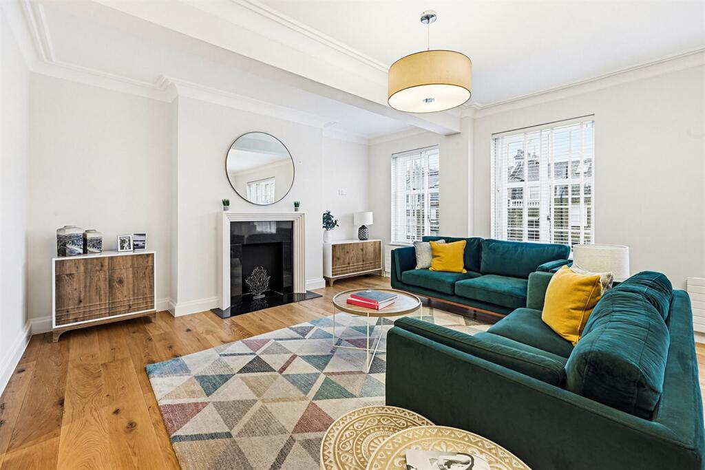 Main image of property: 3 bedroom 2nd Floor and Above Flat in Stafford Court