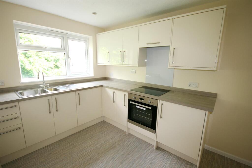 Market Walk, Kettering Road - NN1 - View 2