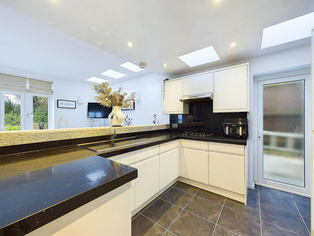 House in Hove, Brighton and Hove - View 3
