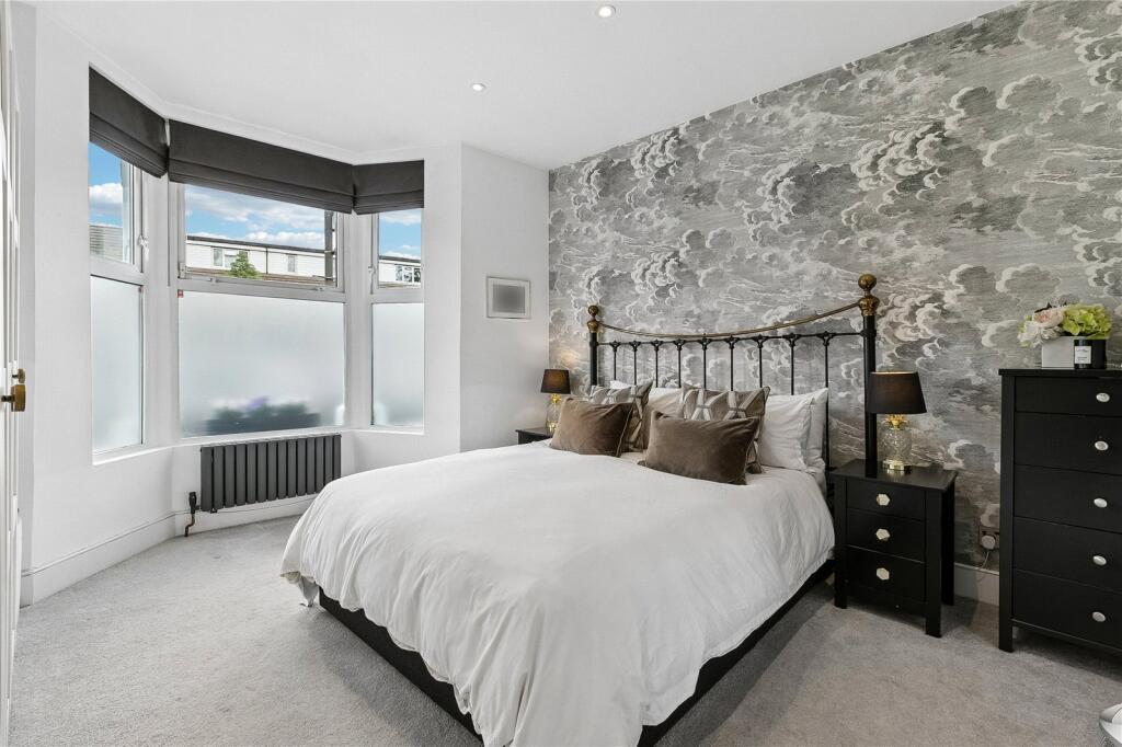 Apartment in London, Windmill Green Estate, Earlsfield - View 4