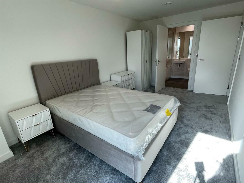 Apartment in Manchester - View 5